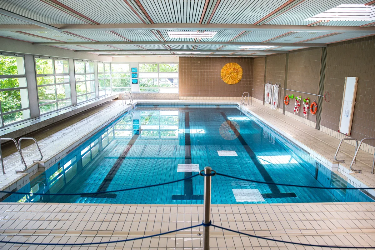 Man sieht das Lehrschwimmbecken in Bubikon.
